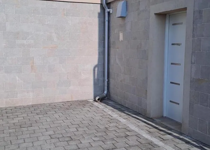 Rona Tena شقة لوفغان